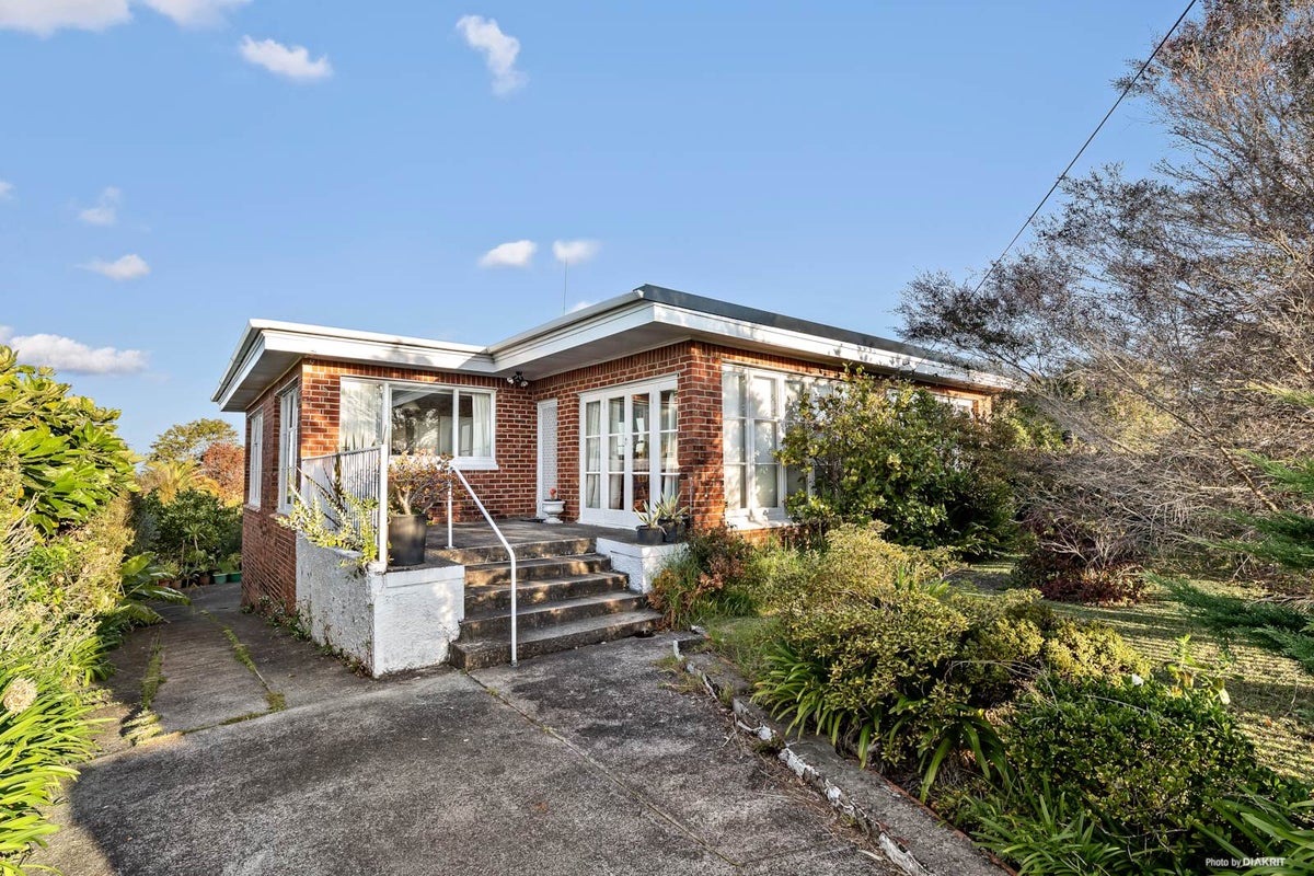 70 Golf Road, New Lynn, Auckland - Carousel 1
