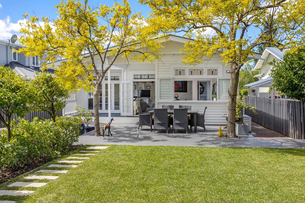 34 Kiwi Road, Point Chevalier, Auckland - Carousel 1