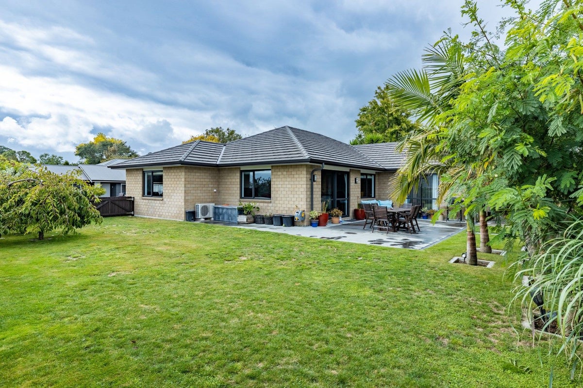 3 Cessna Lane, Glen Avon, New Plymouth - Carousel 1