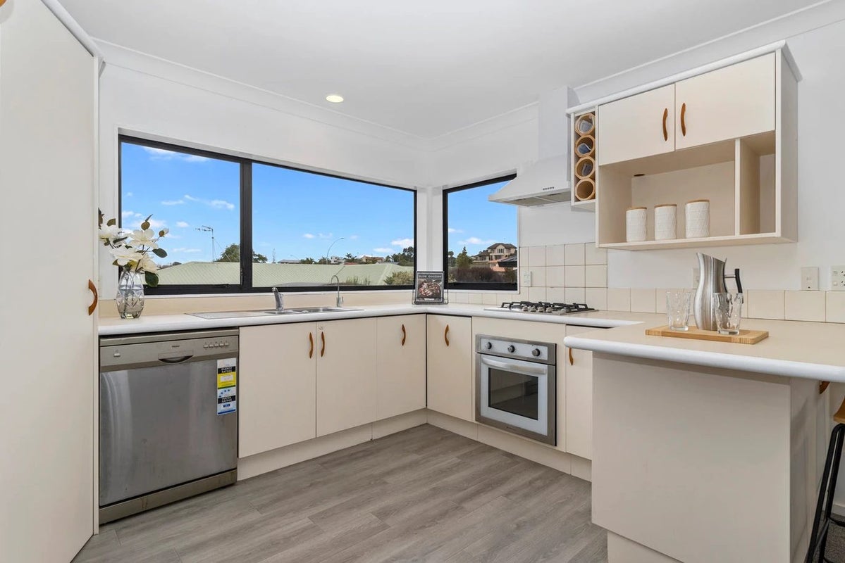 32B Discovery Drive, Flagstaff, Hamilton - Carousel 2