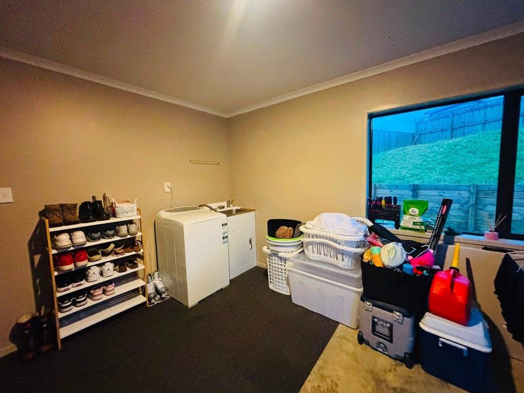 78 Sunstone Crescent, Timberlea, Upper Hutt - Carousel 13