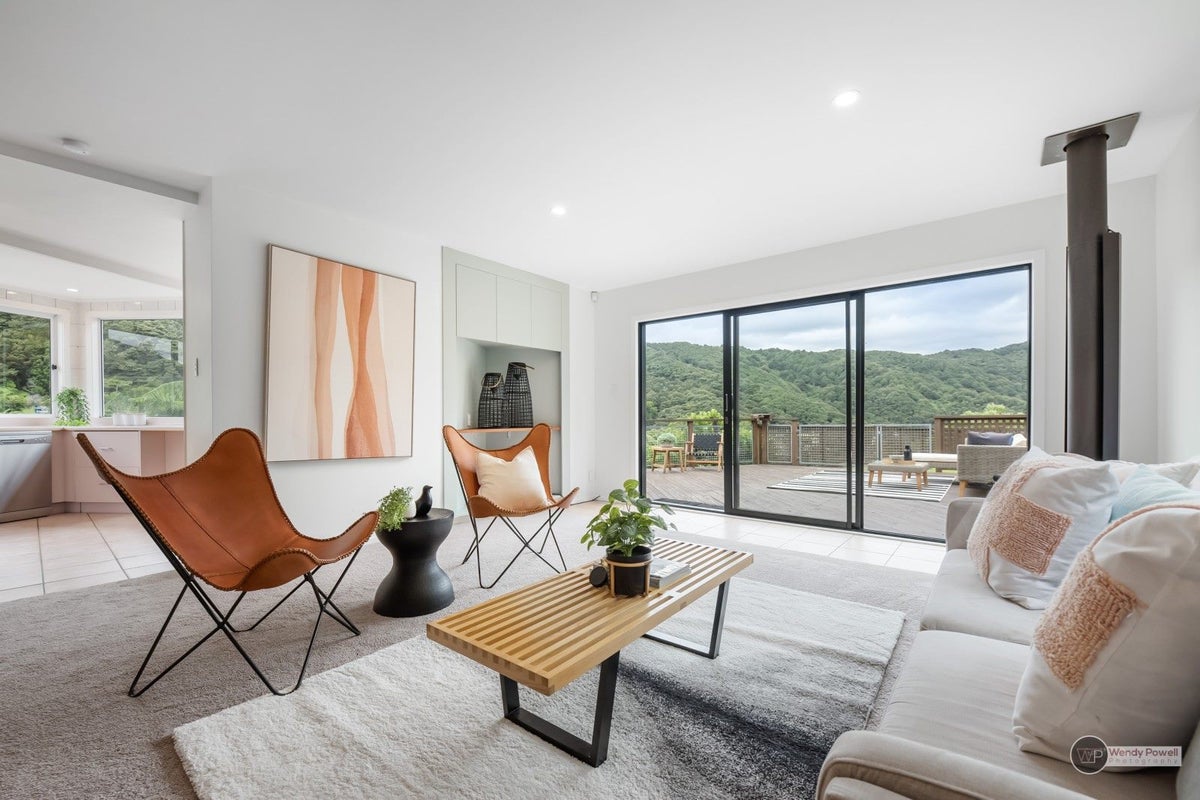 2/90 HOWARD RD, POINT HOWARD, LOWER HUTT - Carousel 1