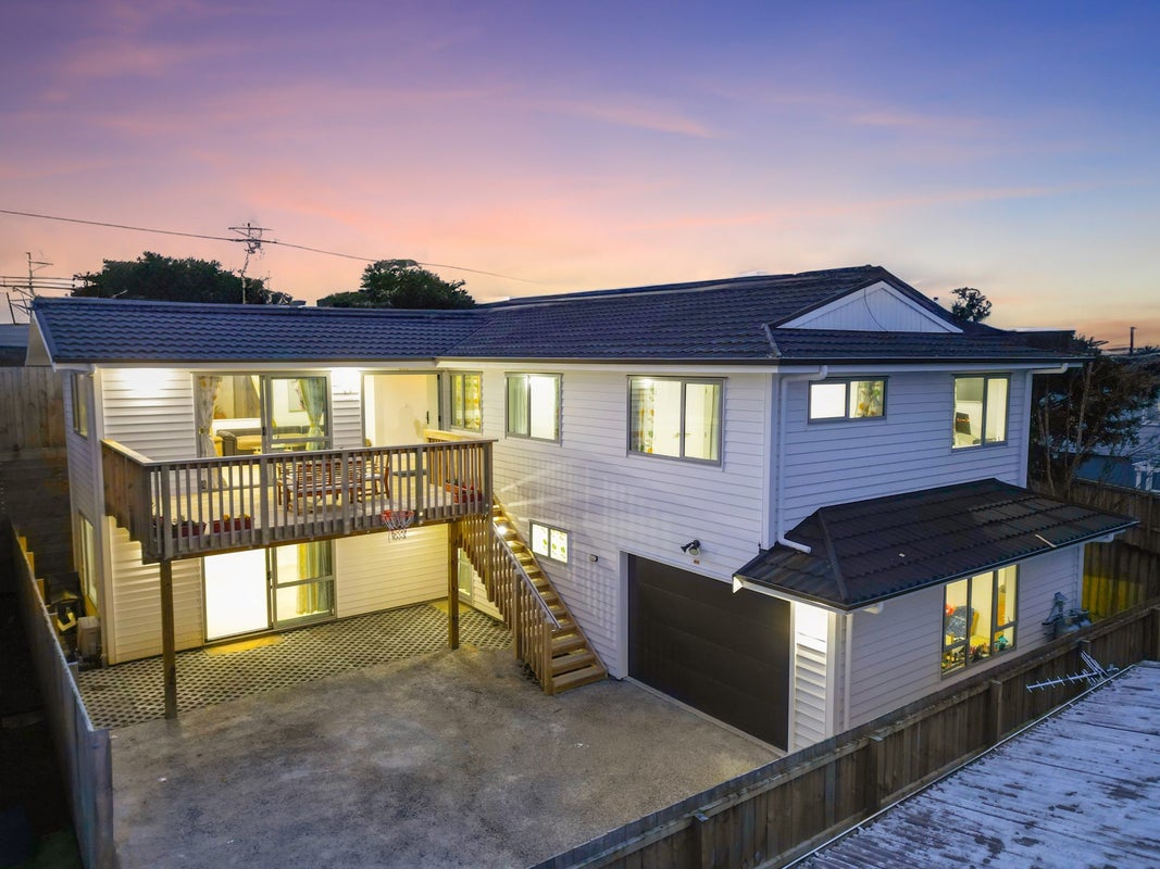 31 Helleur Road, Massey, Auckland - Carousel 1