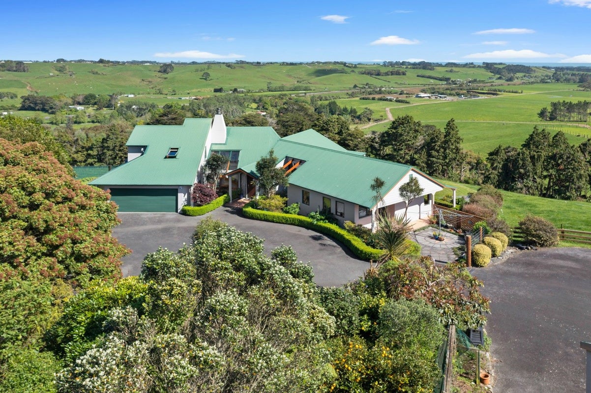 125 Davis Road, Waiongana, Inglewood - Carousel 1