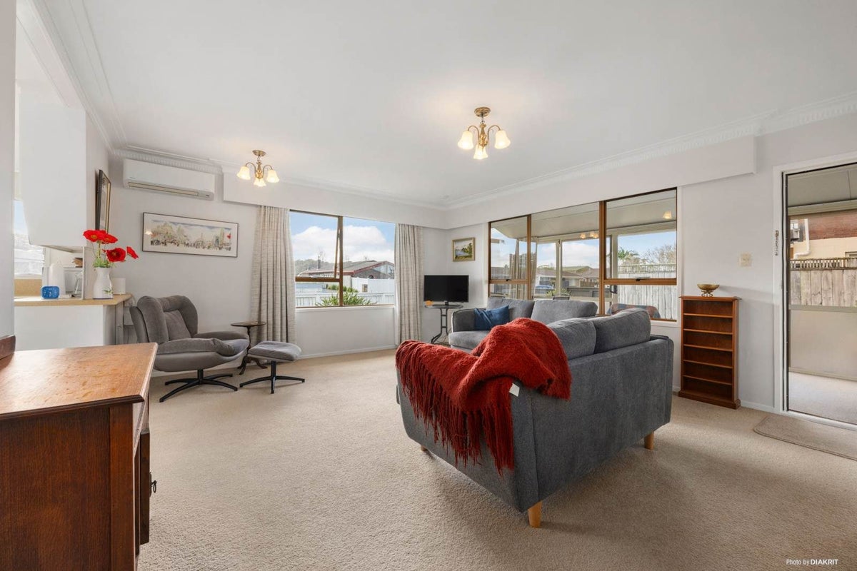 92A Florence Avenue, Orewa, Rodney, Auckland - Carousel 2