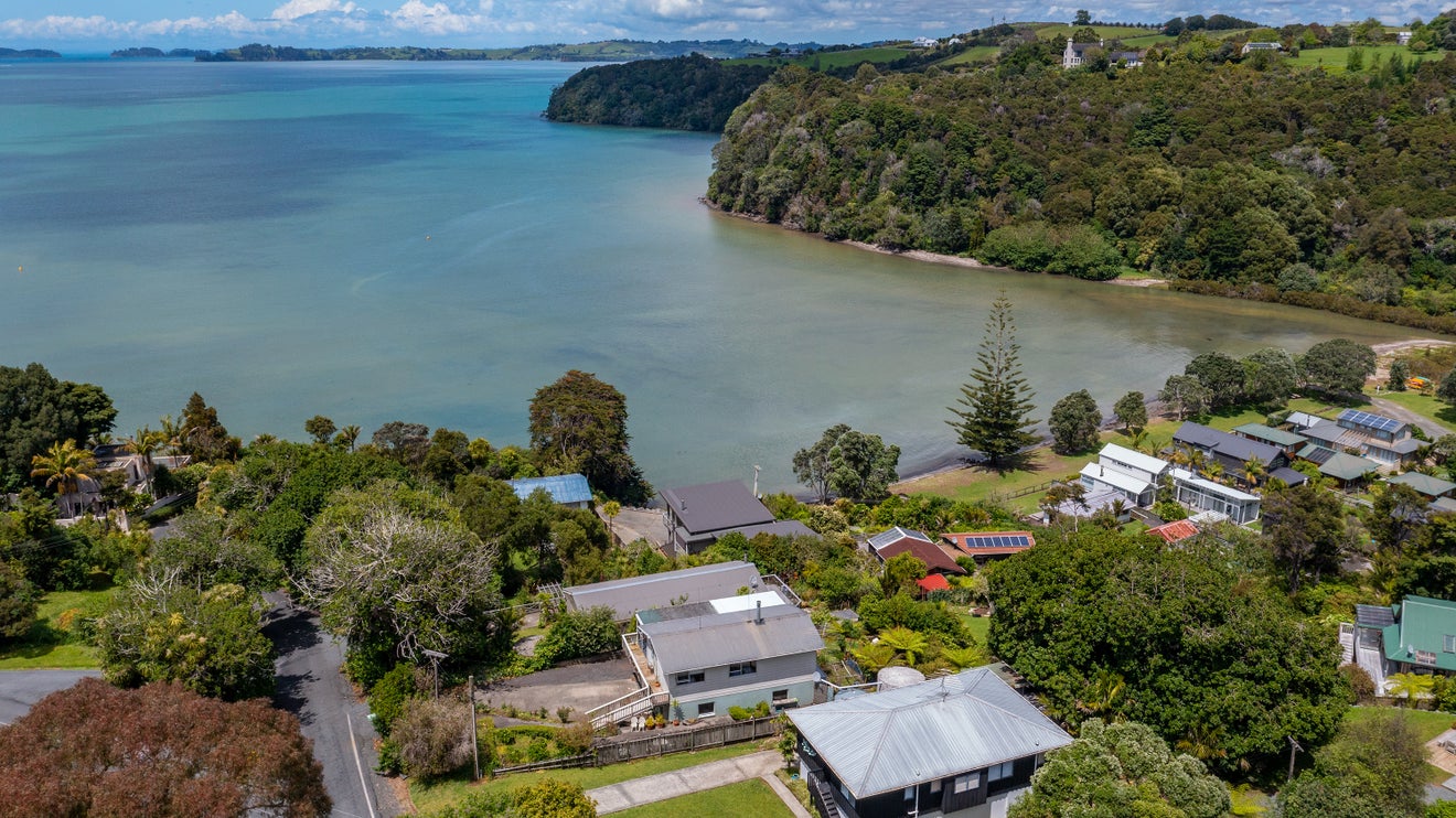 41 Baddeleys Beach Road, Warkworth - Carousel 1
