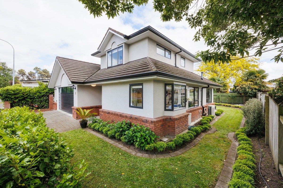 3 Winston Avenue, Hokowhitu, Palmerston North - Carousel 2