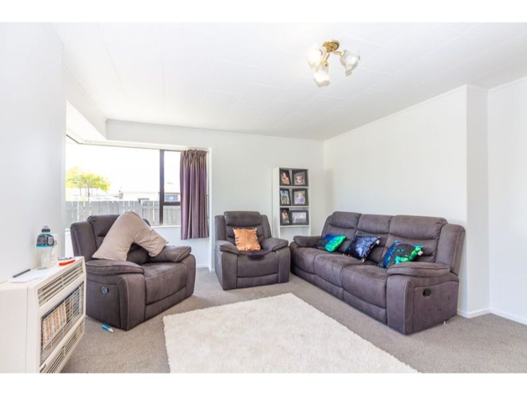 10A Cedar Grove, Highbury, Palmerston North - Carousel 2