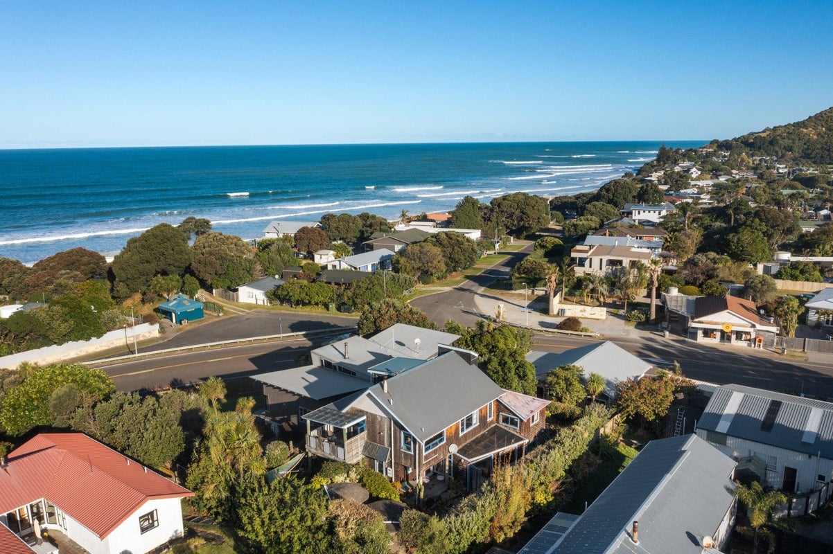1 Oneroa Road, Wainui, Gisborne - Carousel 2