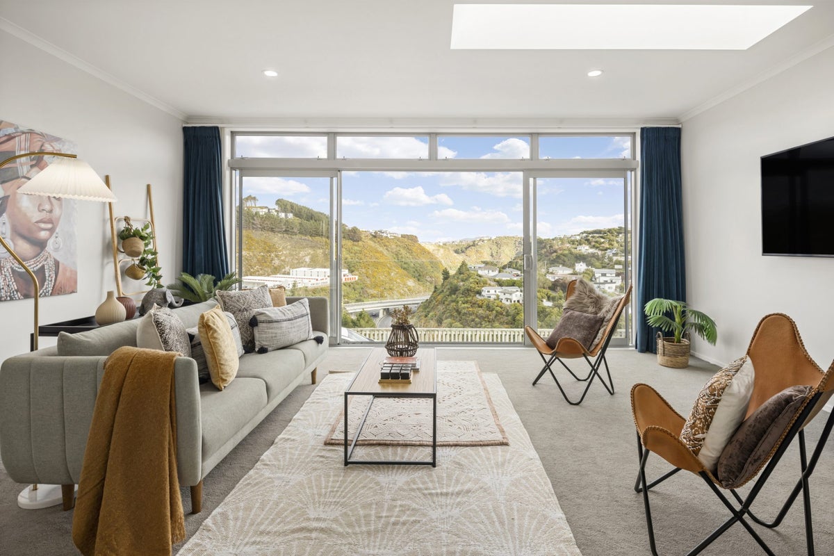 31 Cresswell Place, Johnsonville, Wellington - Carousel 2