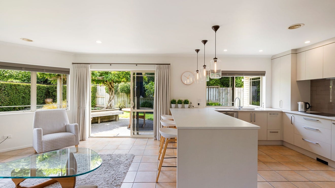 22 Keswick Crescent, Huntington, Hamilton - Carousel 1