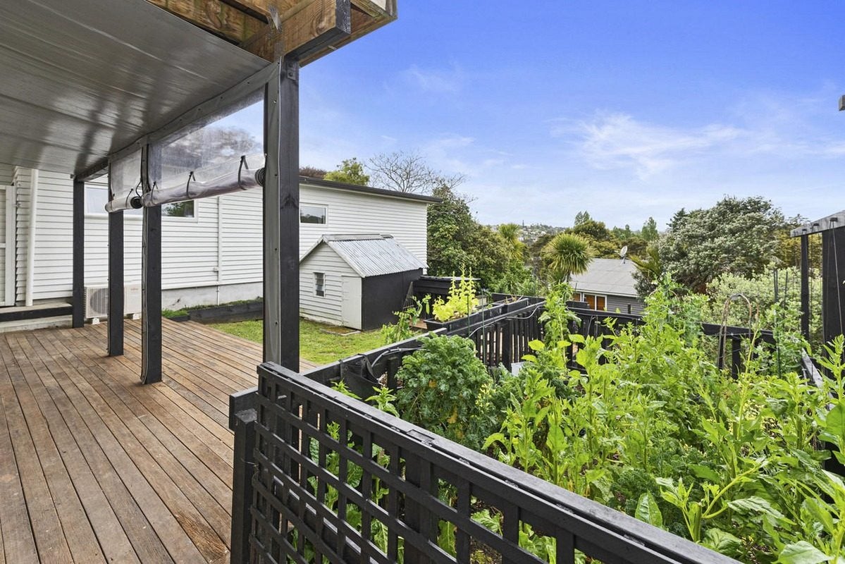 12 Kashmir Road, Glen Eden, Auckland - Carousel 12