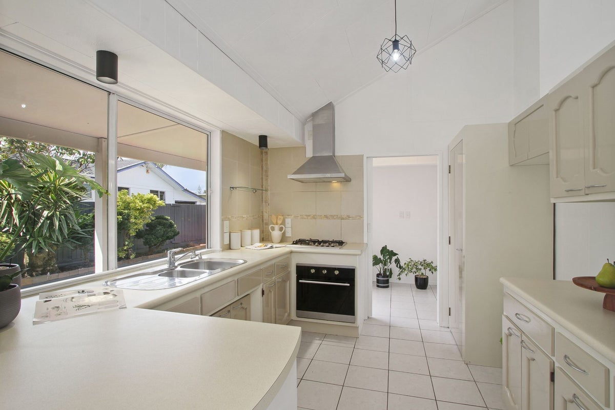 2/127 Swanson Road, Henderson, Auckland - Carousel 2