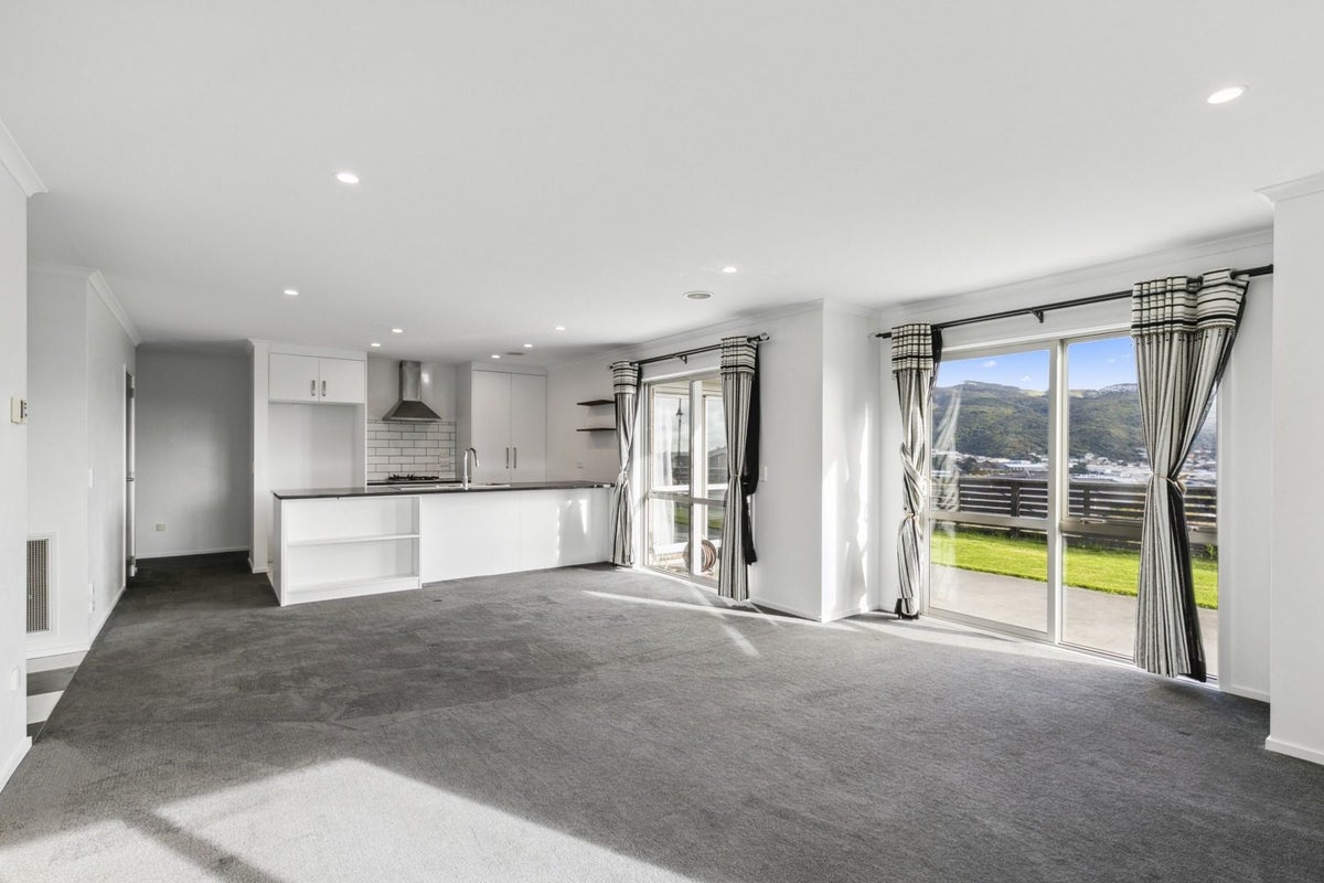 110 John Burke Drive, Aotea, Porirua - Carousel 2