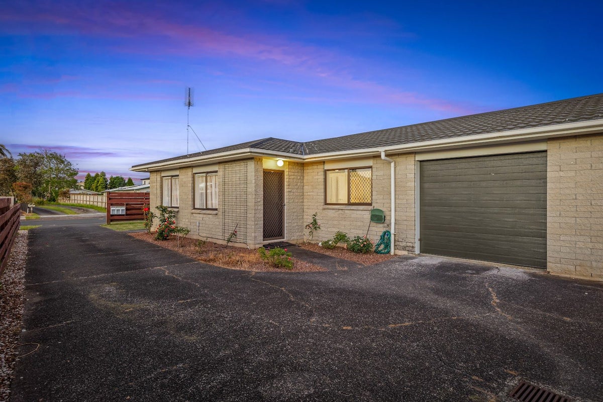 1/54 Florence Avenue, Orewa, Orewa - Carousel 1