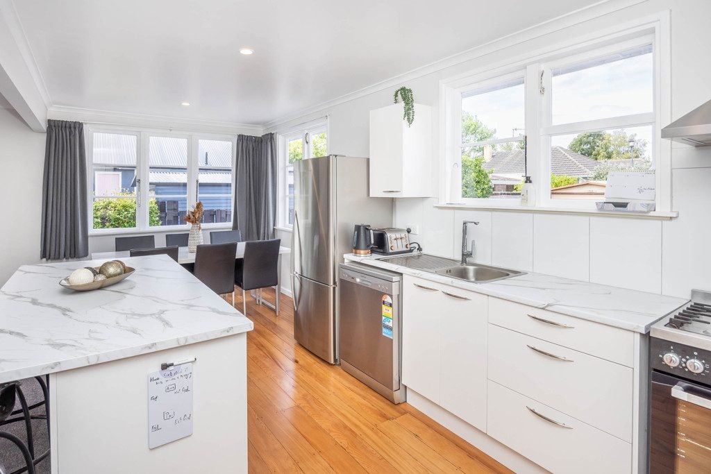 194 Clarkin Road, Fairfield, Hamilton - Carousel 2