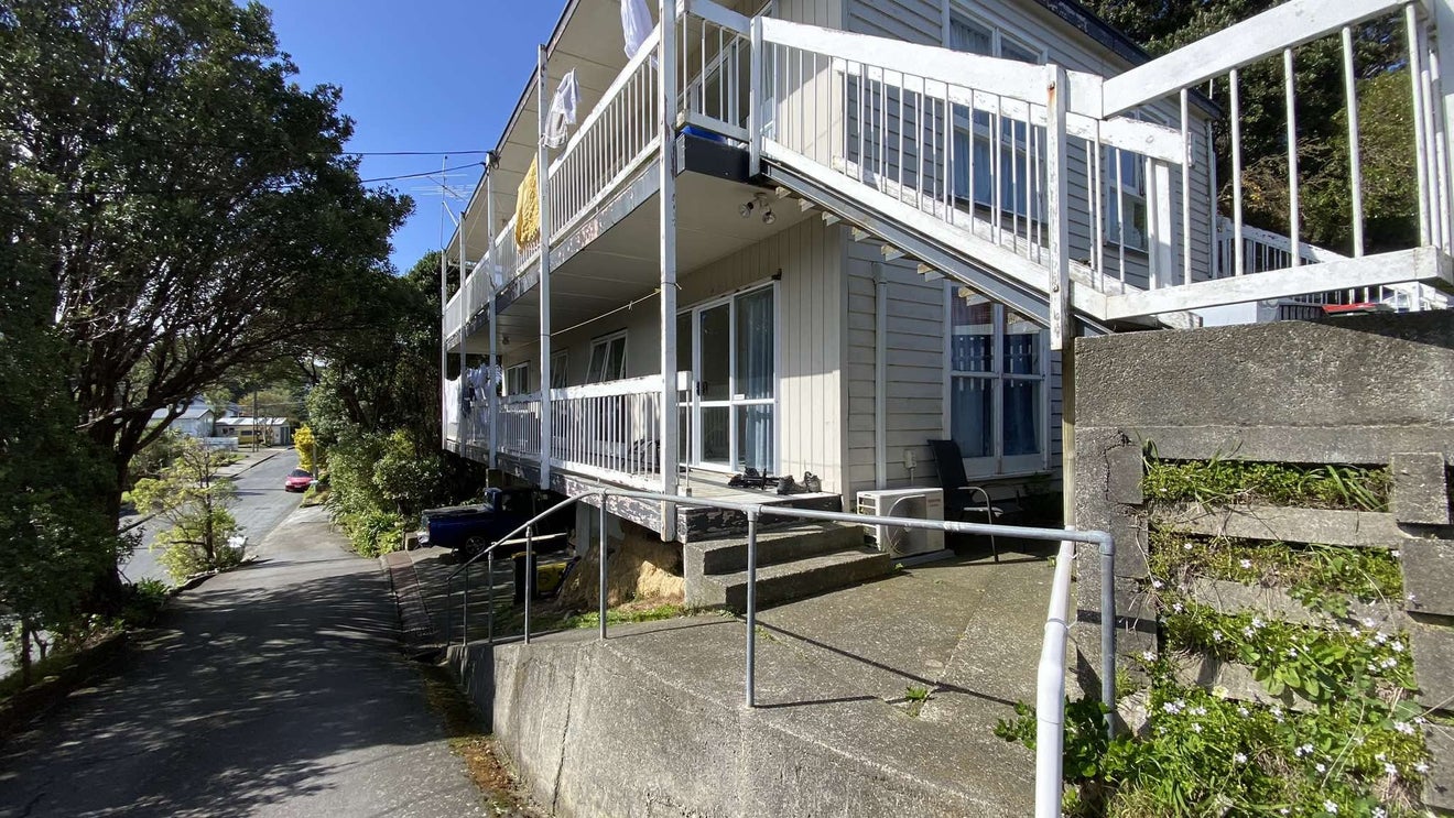 15A Rakeiora Grove, Korokoro, Lower Hutt - Carousel 1