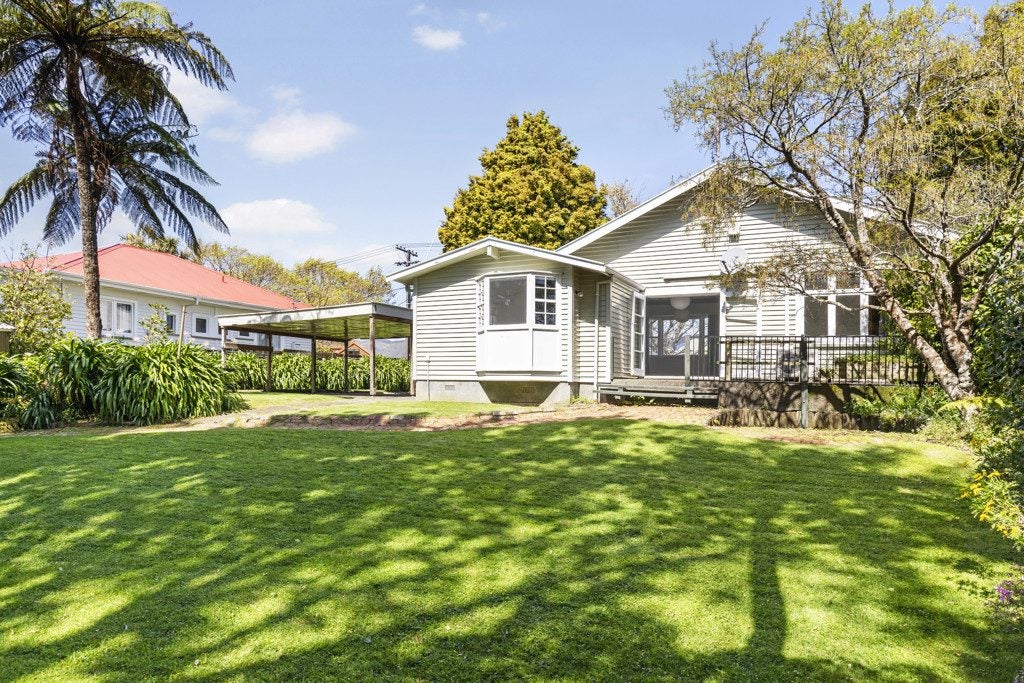 133 Kings Crescent, Hutt Central, Lower Hutt - Carousel 2