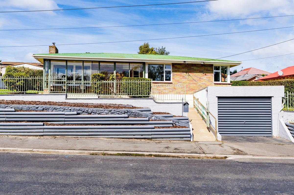 4 Shand Street, Green Island, Dunedin - Carousel 2