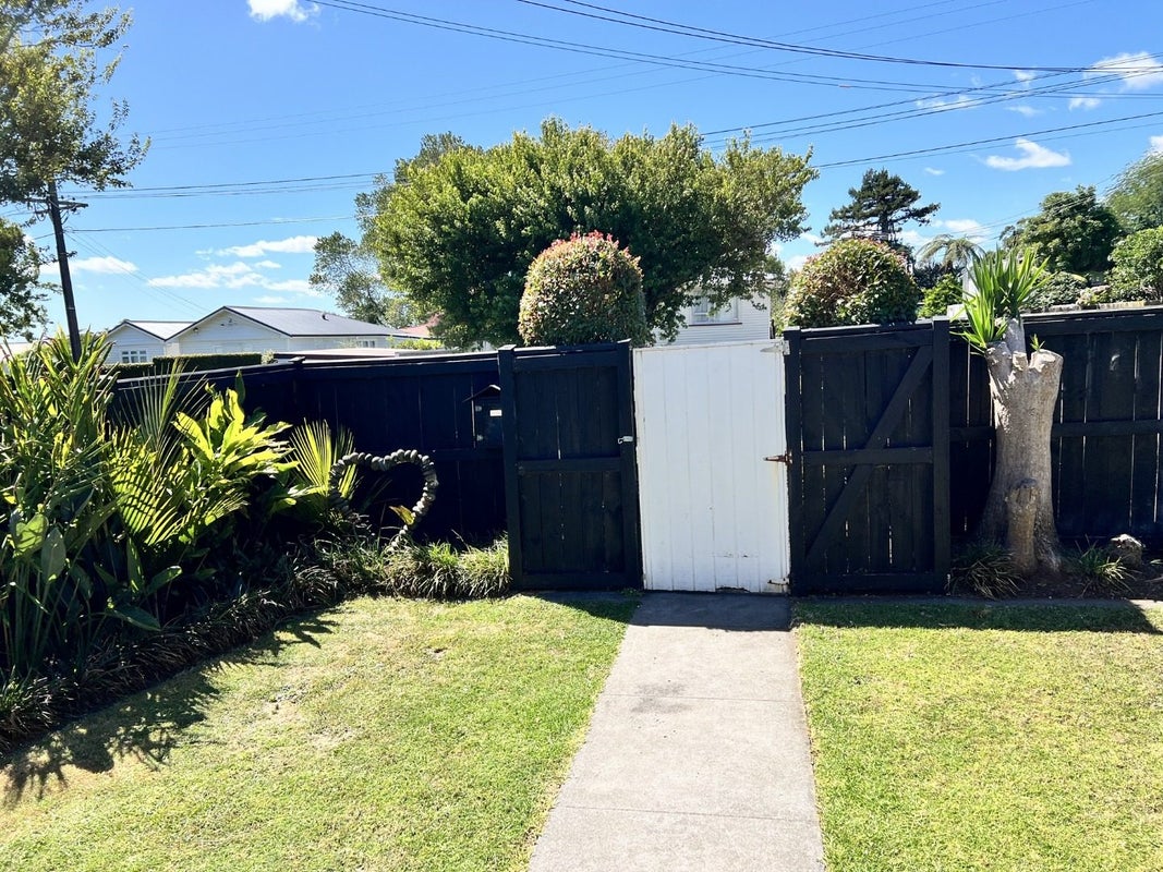 51 Woodleigh Street, Frankleigh Park, New Plymouth - Carousel 19