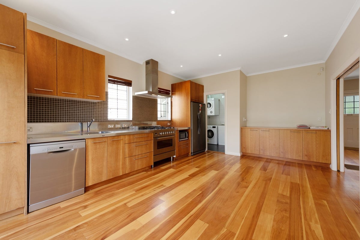 16 Burnell Avenue, Thorndon, Wellington - Carousel 1