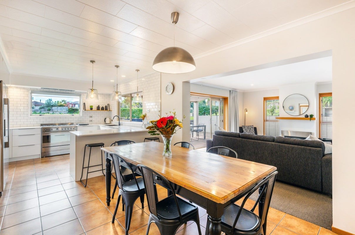 8 Wall Street, Waipahihi, Taupo - Carousel 1