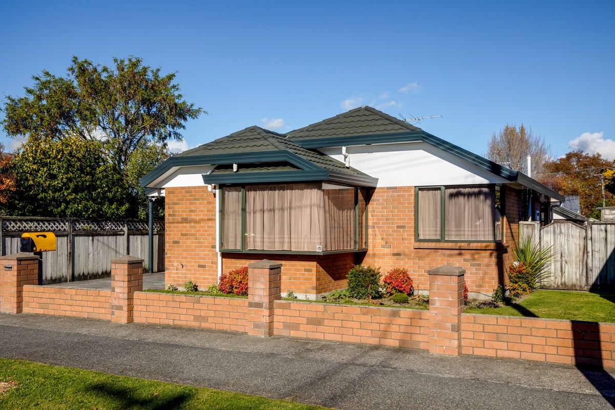 6 Kowhai Avenue, Ebdentown, Upper Hutt - Carousel 2