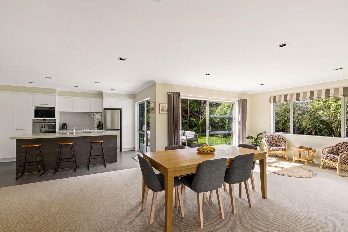 8 Beachwood Drive, Hatfields Beach, Orewa - Carousel 2
