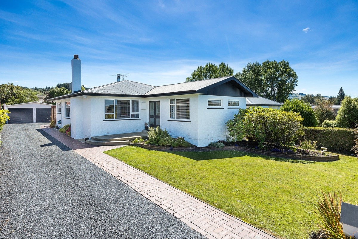 98 Main Road, Fairfield, Dunedin - Carousel 1