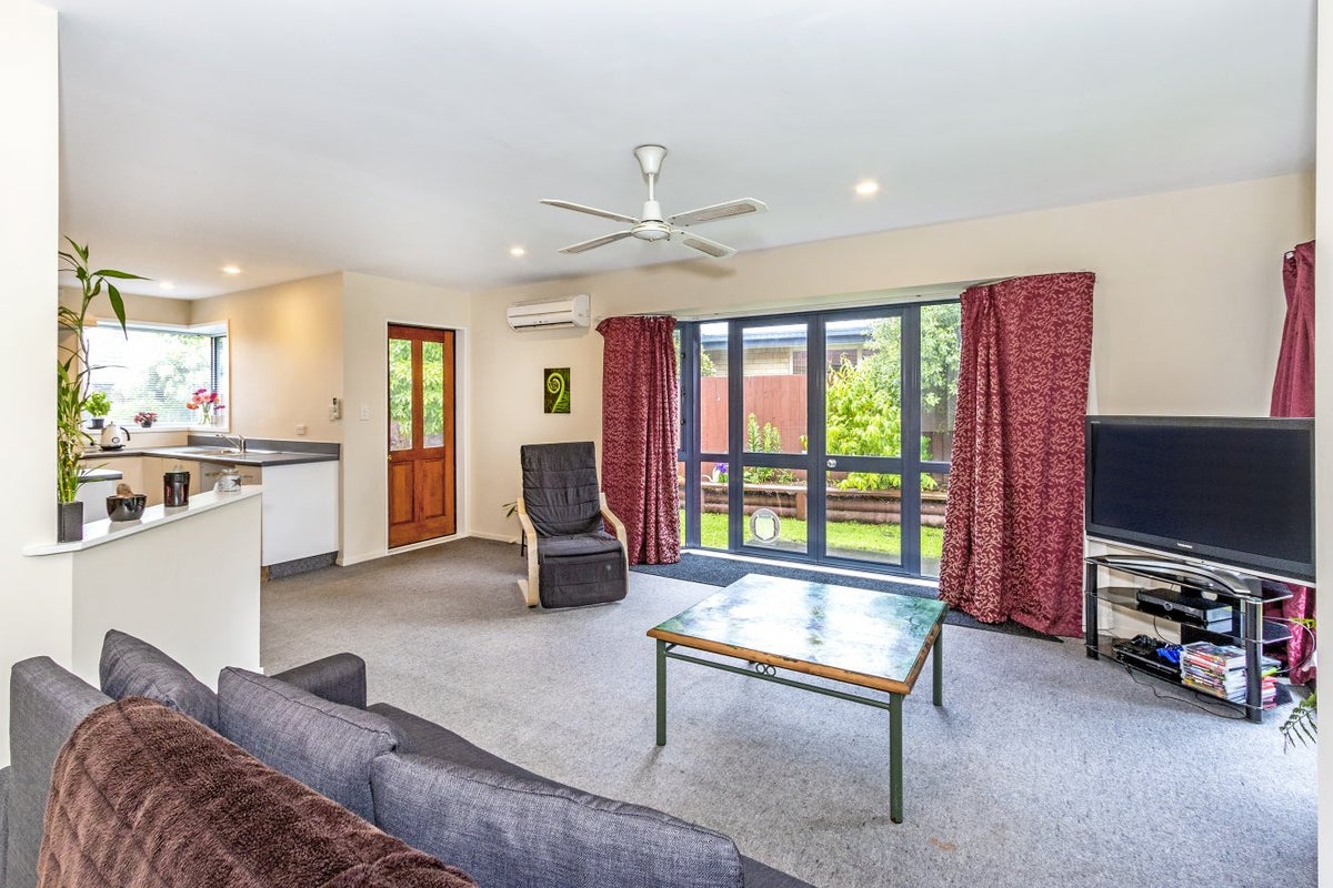 25 Seascape Gardens, Bromley, Christchurch - Carousel 2