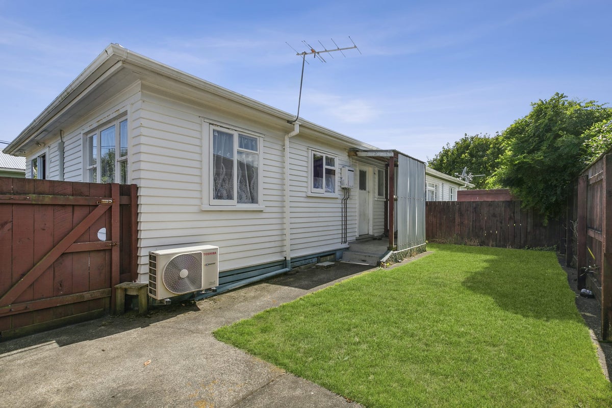 5A Tokomaru Street, Welbourn, New Plymouth - Carousel 1