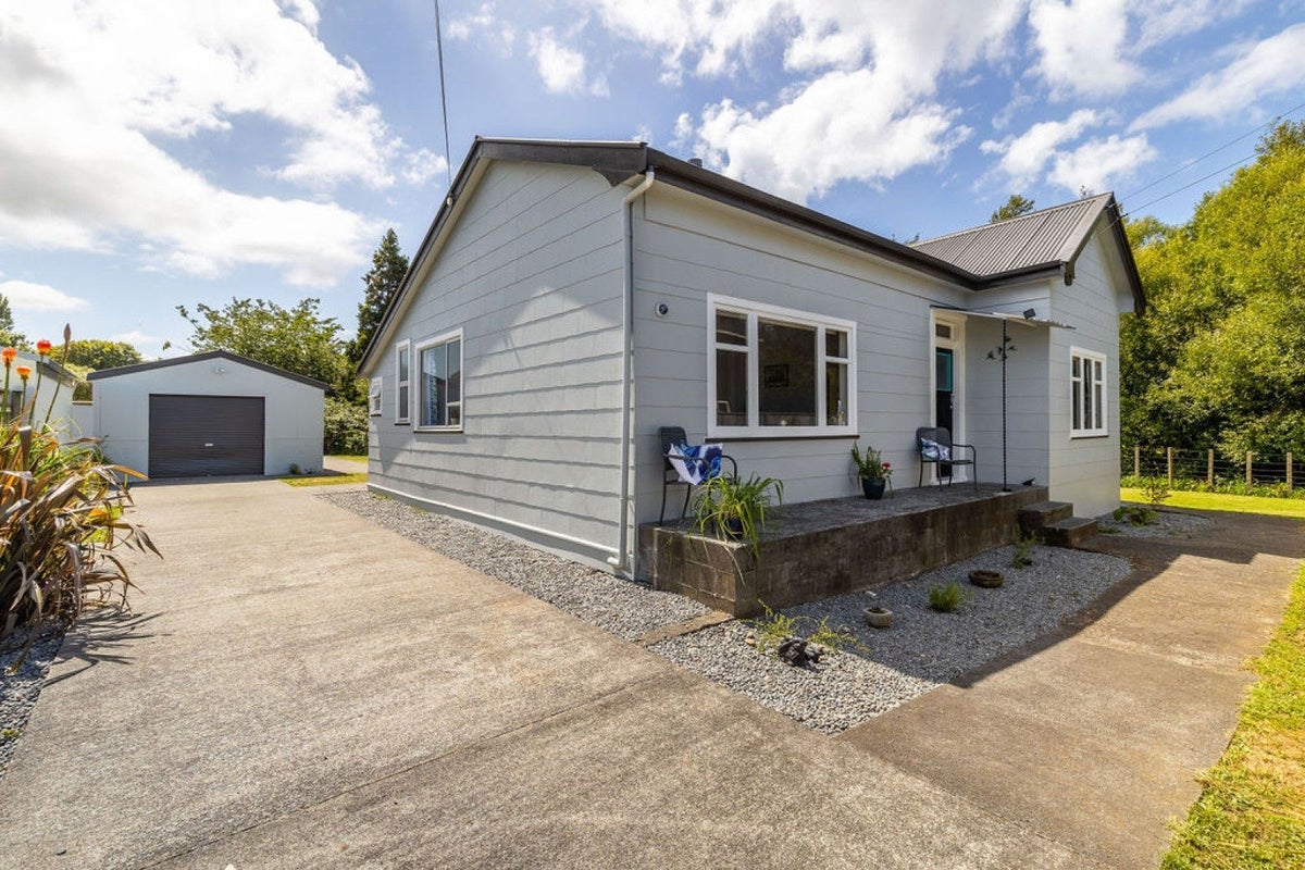 24 Boyd Avenue, Aramoho, Whanganui - Carousel 1