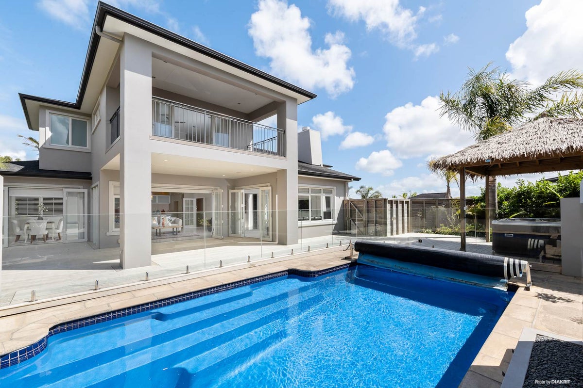 5 Armstrong Farm Drive, East Tamaki Heights, Auckland - Carousel 2