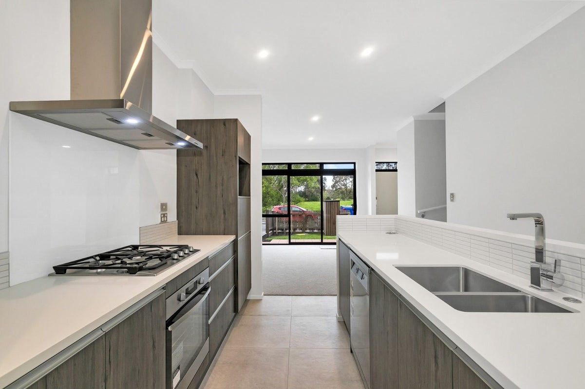 4D Nohoanga RD, Rosehill, Papakura - Carousel 2