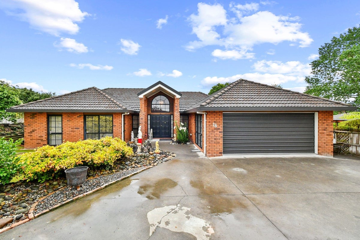 16 Gairloch Place, Wattle Downs, Auckland - Carousel 1