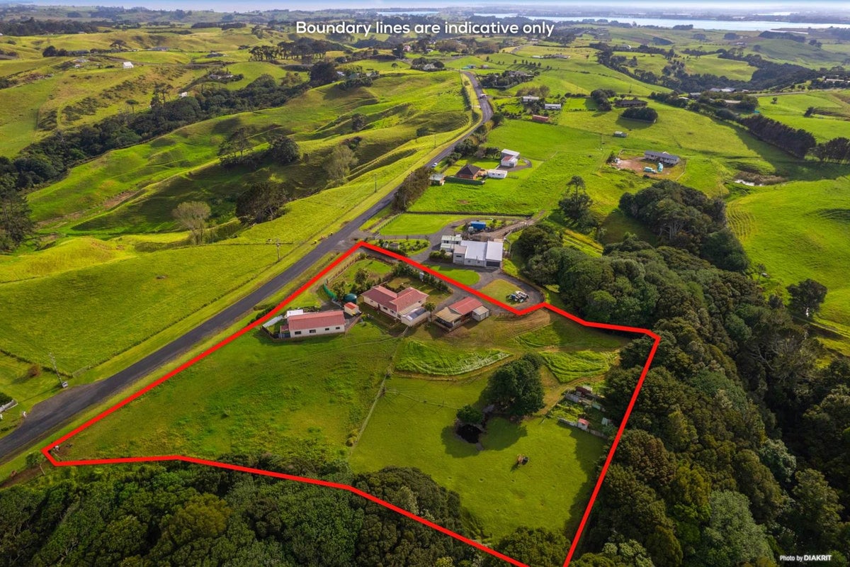 1158 Kohekohe Karioitahi Road, Pollok, Pollok - Carousel 1