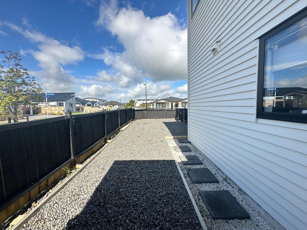 18 Noia Way, Karaka, Papakura - Carousel 22
