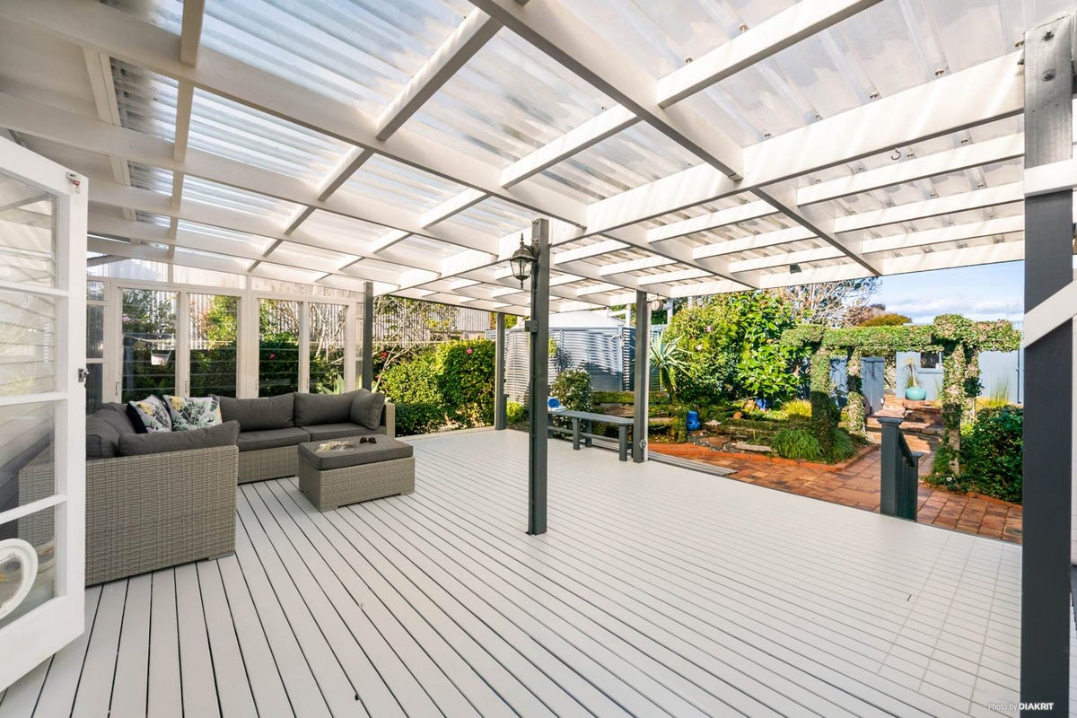13 First View Avenue, Beachlands, Auckland - Carousel 1