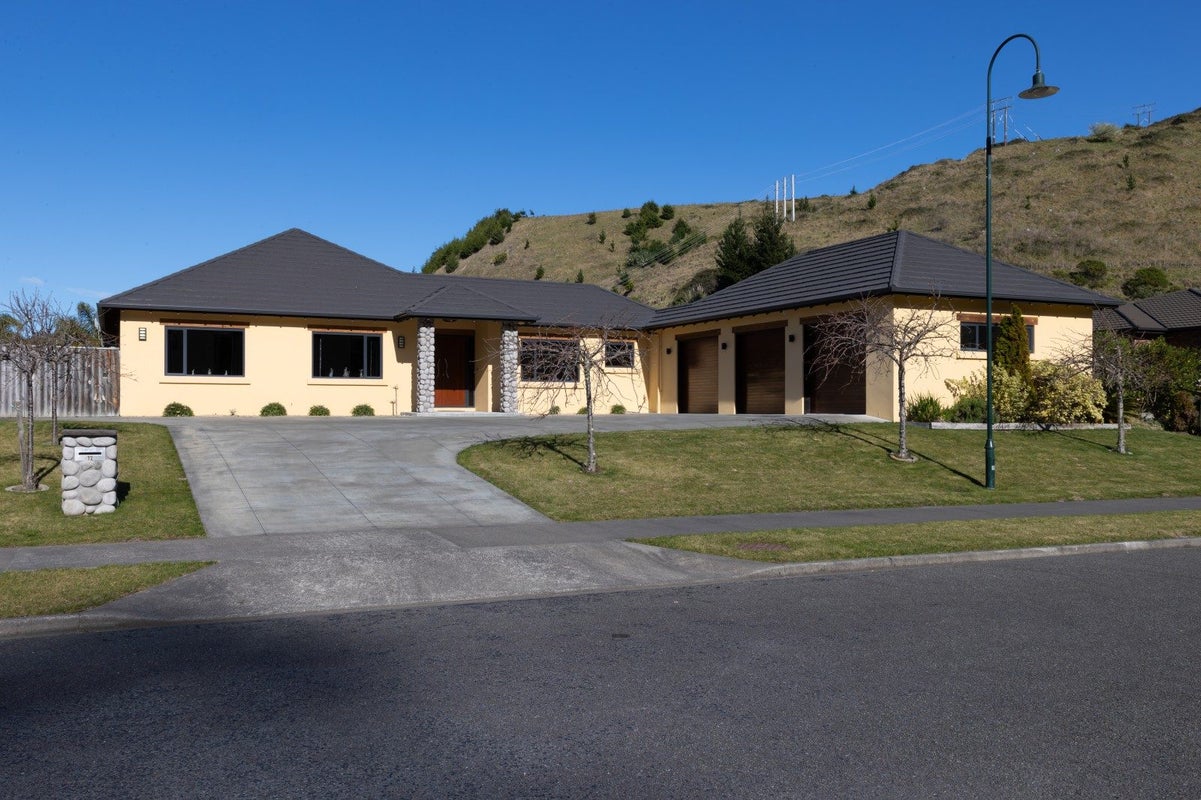 12 Oak Place, Poraiti, Napier - Carousel 1