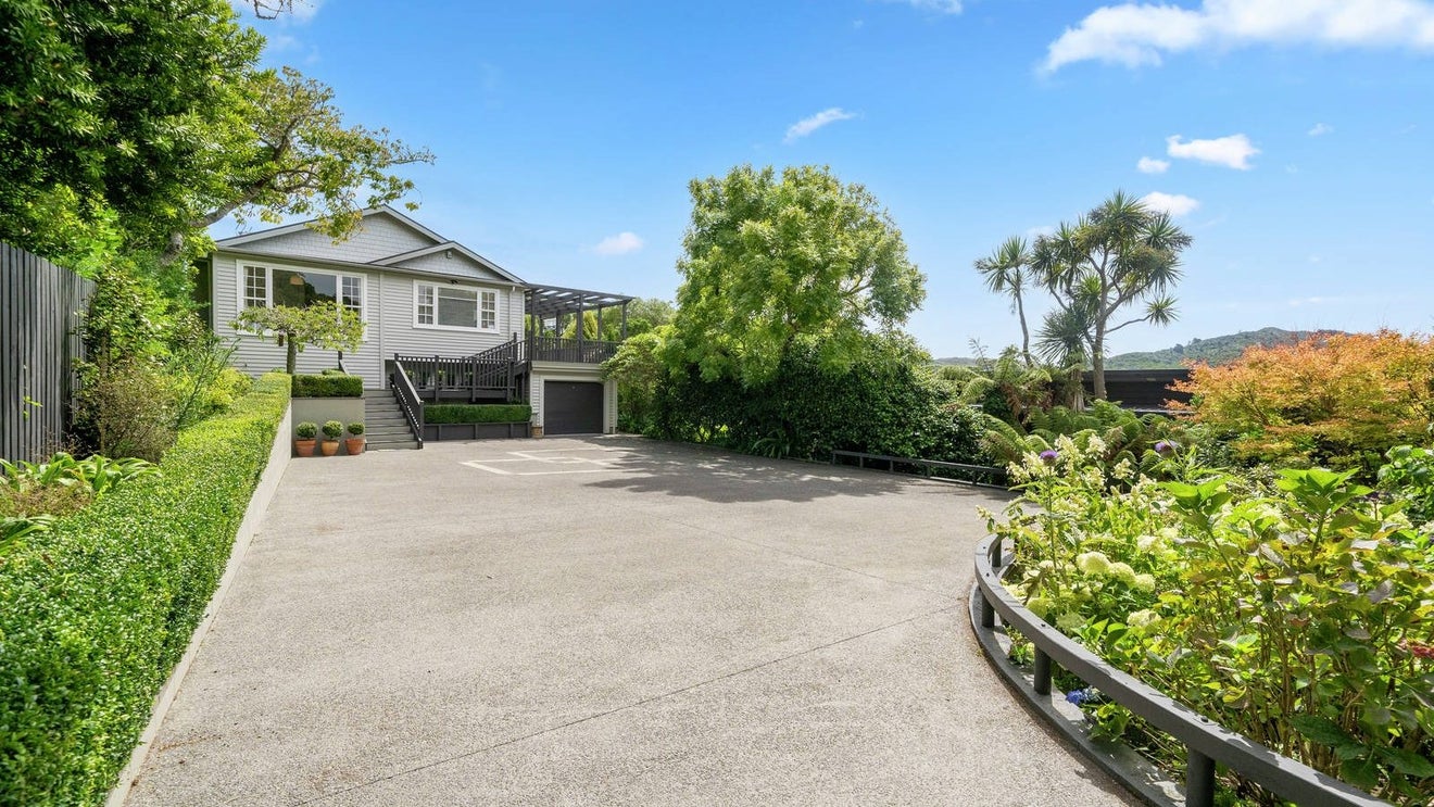 48 Messines Road, Karori, Wellington - Carousel 1