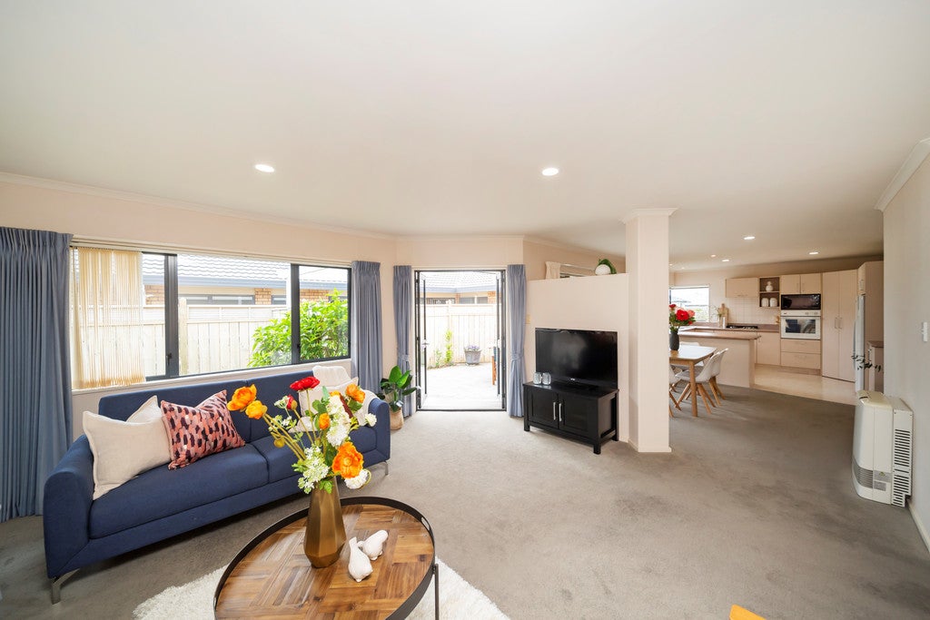 2 Taylor Place, Merrilands, New Plymouth - Carousel 2