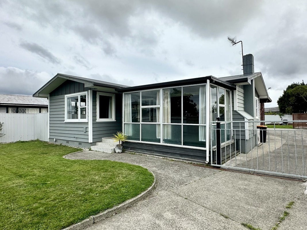 30 Anakiwa Street, Kelvin Grove, Palmerston North - Carousel 2