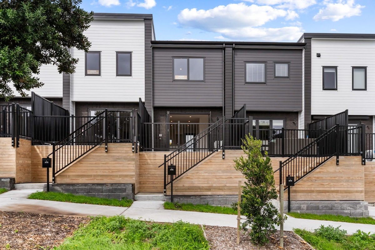 5/10 Ngaroma House Drive, Hobsonville, Auckland - Carousel 2