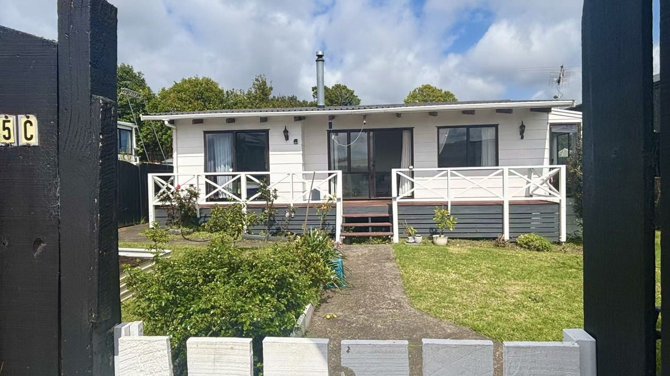 5C Valdale Road, Henderson, Waitakere City, Auckland - Carousel 2