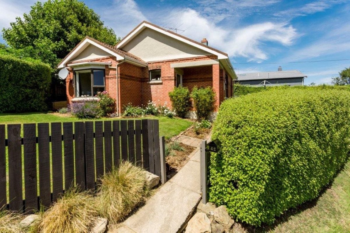 42 Pitcairn Street, Belleknowes, Dunedin - Carousel 1