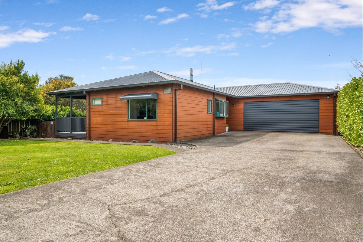 537 Richmond Road, Lepperton, New Plymouth - Carousel 1
