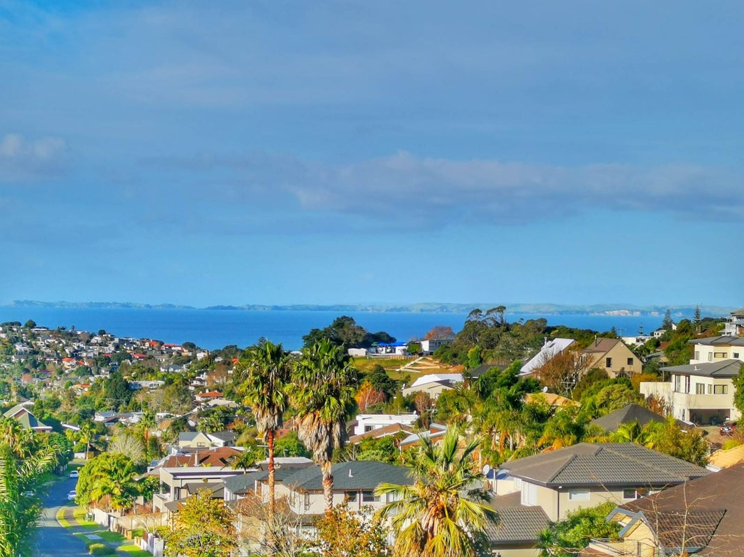 55 Penguin Drive, Murrays Bay, Auckland - Carousel 1