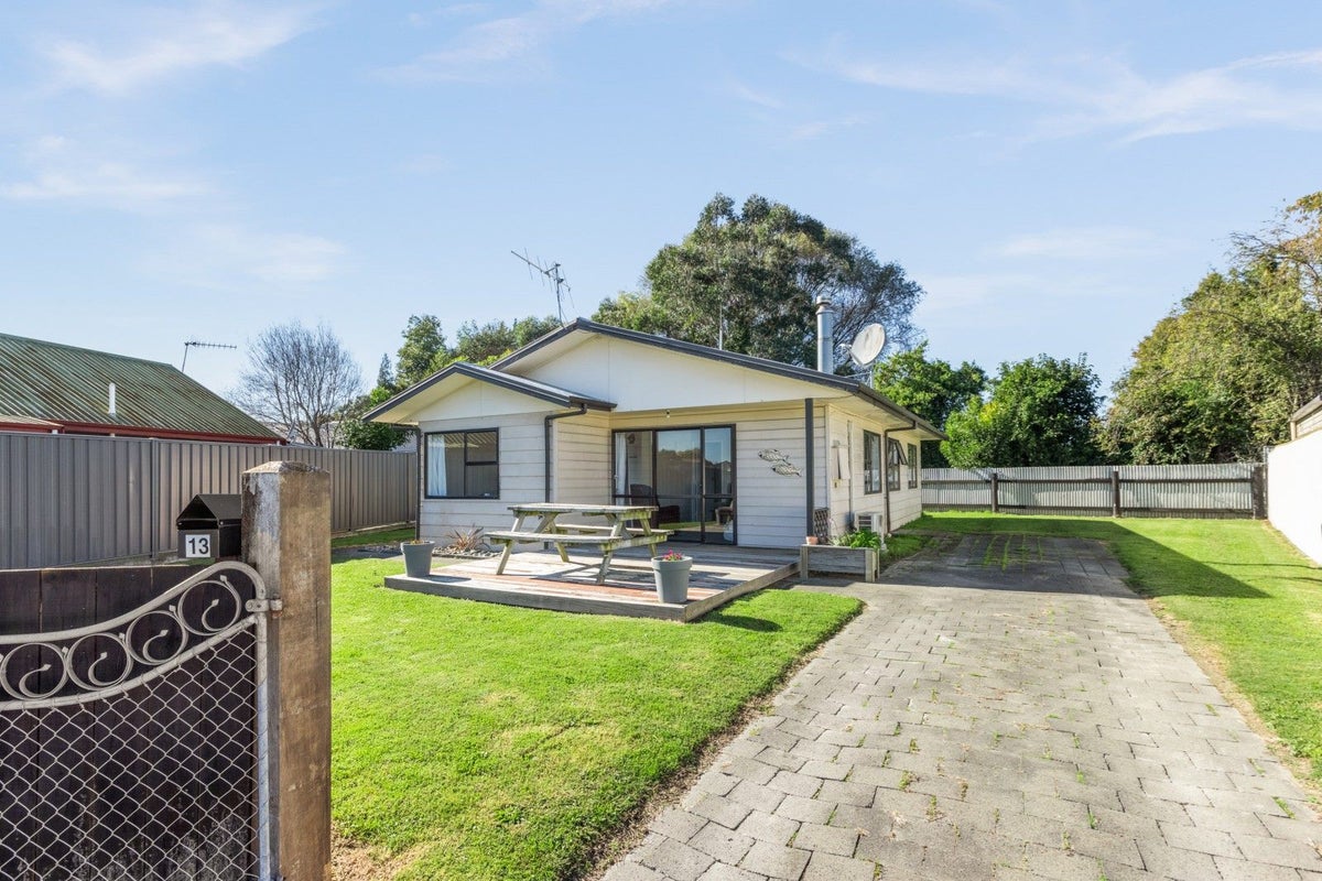 13 Beveridge Place, Greenmeadows, Napier - Carousel 1