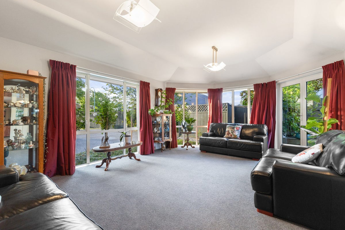 7 Coolspring Way, Redwood, Christchurch - Carousel 2