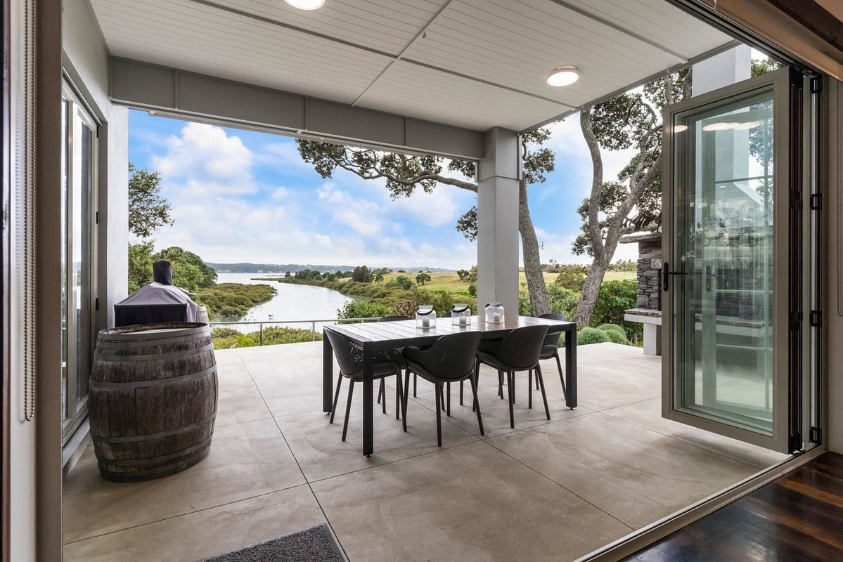 38 Newell Street, Point Chevalier, Auckland - Carousel 1